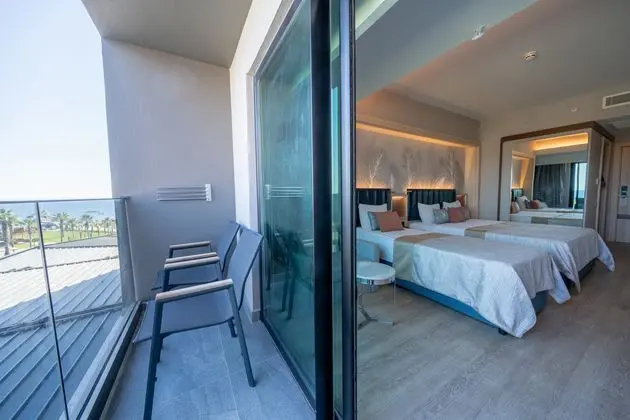 https://images.etstur.com/imgproxy/resize/2560x1440/files/images/hotelImages/etsrooms/1112/Lago_Hotel_20240829182858_0.jpg