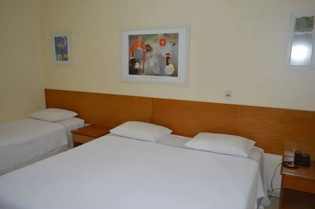 Deluxe Tek Büyük veya İki Ayrı Yataklı Oda, Birden Çok Yatak Odası, Bahçe Manzaralı