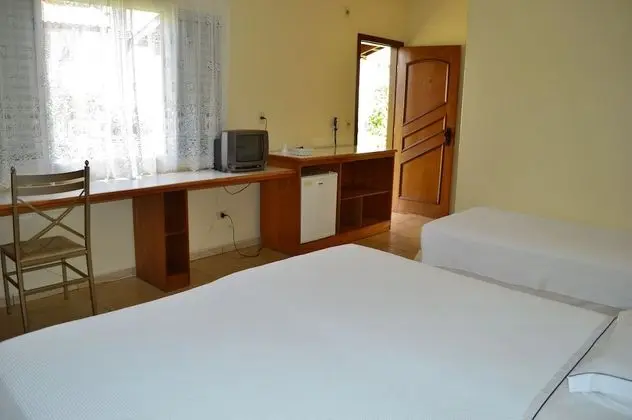 Deluxe Tek Büyük veya İki Ayrı Yataklı Oda, Birden Çok Yatak Odası, Bahçe Manzaralı