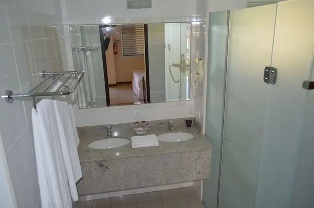 Deluxe Tek Büyük veya İki Ayrı Yataklı Oda, Birden Çok Yatak Odası, Bahçe Manzaralı