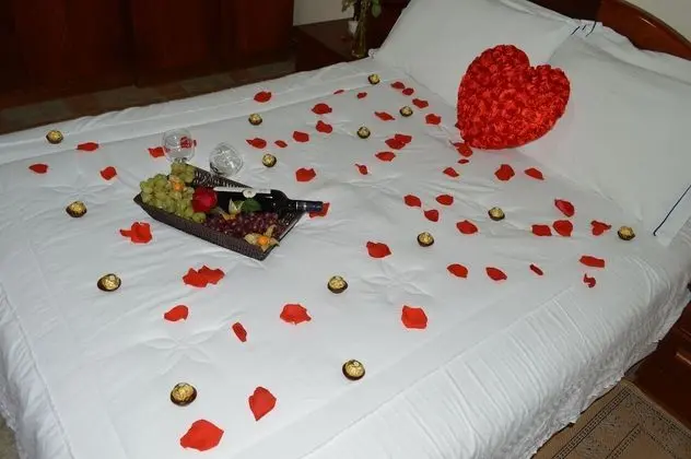 Honeymoon Tek Büyük veya İki Ayrı Yataklı Oda, 1 Büyük (Queen) Boy Yatak, Bahçe Manzaralı