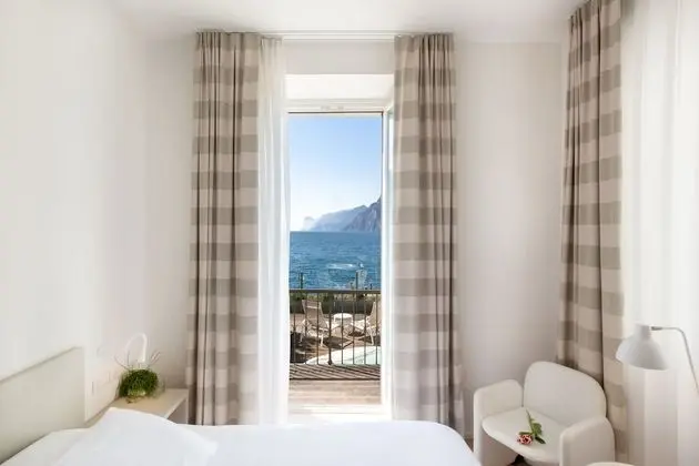 Superior Tek Büyük Yataklı Oda, Teras, Göl Manzaralı (Whirpool)