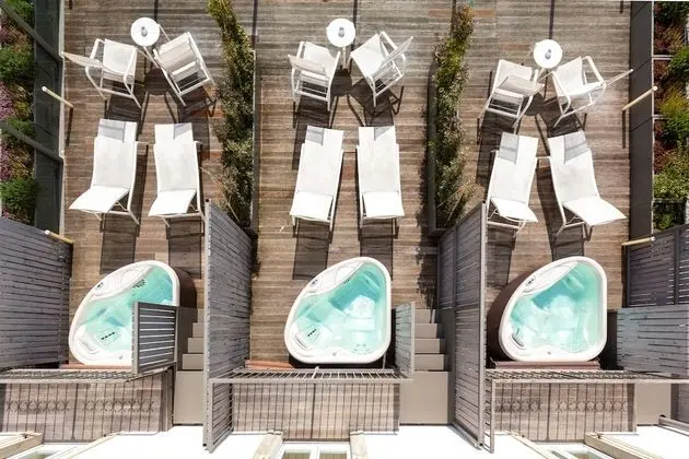 Superior Tek Büyük Yataklı Oda, Teras, Göl Manzaralı (Whirpool)