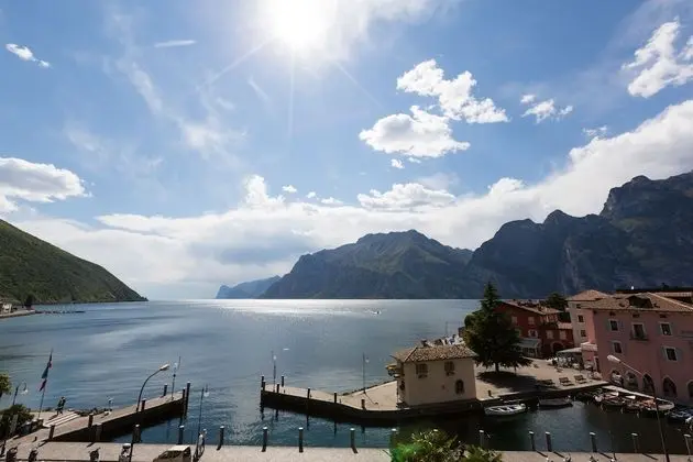 Superior Tek Büyük Yataklı Oda, Teras, Göl Manzaralı (Whirpool)