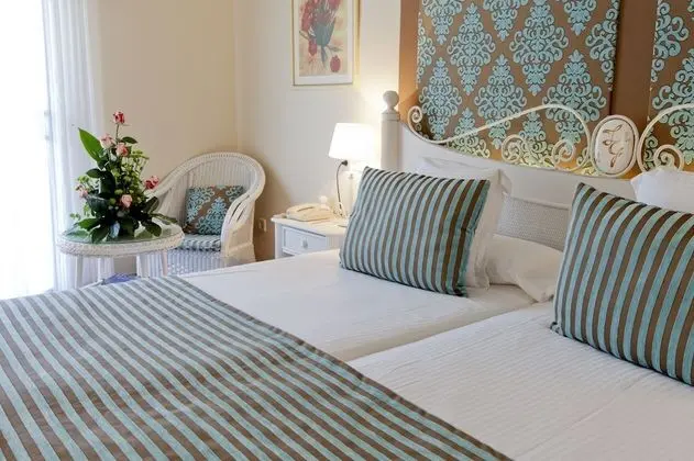 Standard Tek Büyük Yataklı Oda, Balkon (2 Adults + 1 Child)