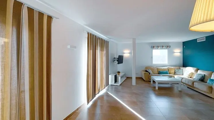 Exclusive Villa, 4 Bedrooms, Jacuzzi in the garden