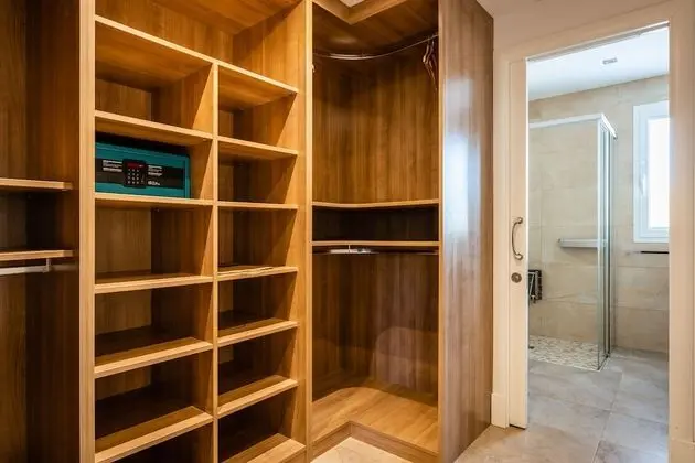 Exclusive Villa, 4 Bedrooms, Jacuzzi in the garden