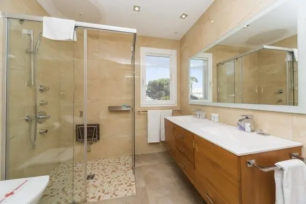 Exclusive Villa, 4 Bedrooms, Jacuzzi in the garden