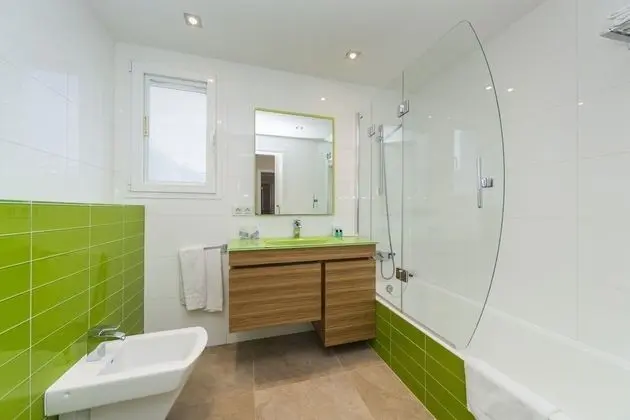 Exclusive Villa, 4 Bedrooms, Jacuzzi in the garden