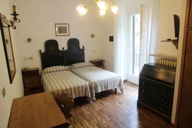 Tek Büyük veya İki Ayrı Yataklı Oda, Göl Manzaralı