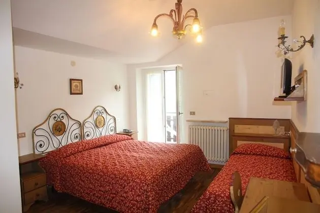 Tek Büyük veya İki Ayrı Yataklı Oda, Göl Manzaralı
