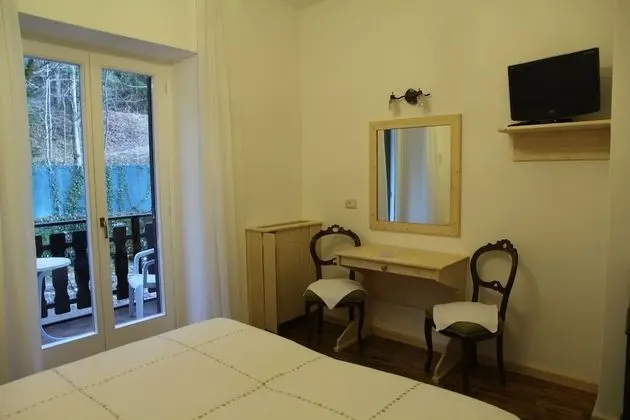 Tek Büyük veya İki Ayrı Yataklı Oda, Park Manzaralı