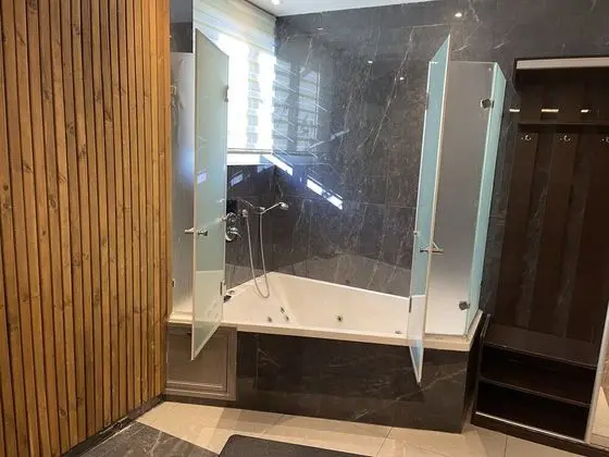 King Suite with Spa Bath
