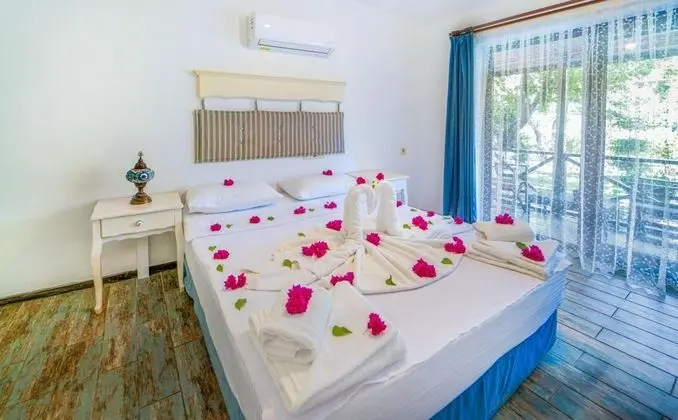 Deluxe Oda, Deniz ve Bahçe Manzaralı