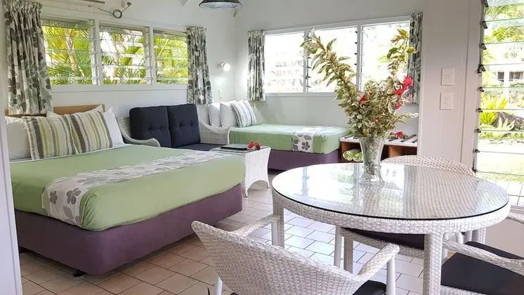 Stüdyo, Bahçe Manzaralı