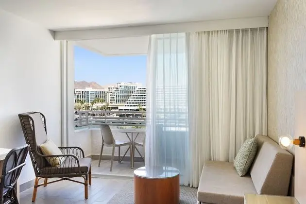 New Mountain-View Room
