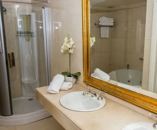 Deluxe Dört Kişilik Oda
