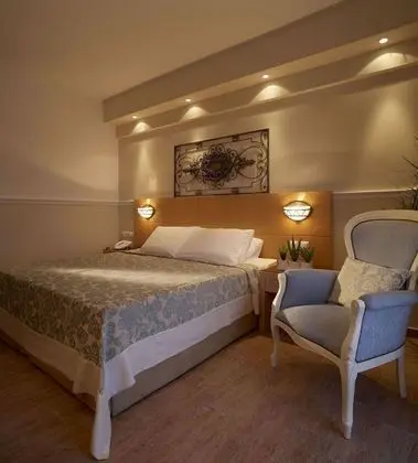 Standard Oda, Denize Bakan (Ariadni)