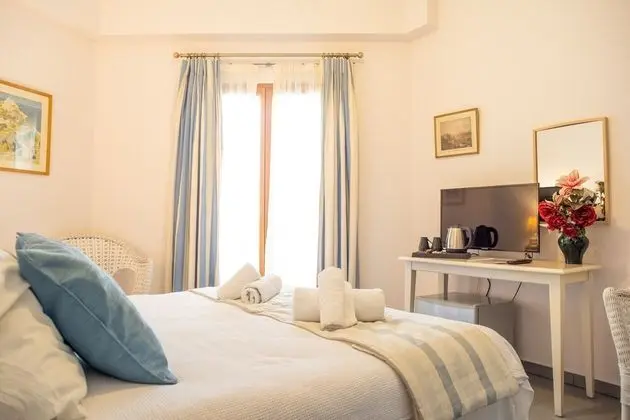 Tek Büyük veya İki Ayrı Yataklı Oda, Kısmi Deniz Manzaralı