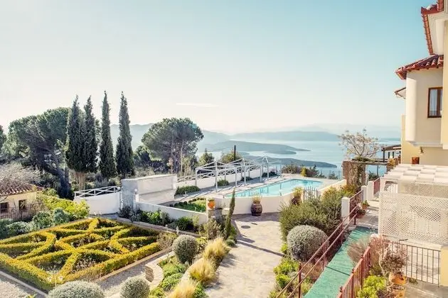 Tek Büyük veya İki Ayrı Yataklı Oda, Kısmi Deniz Manzaralı