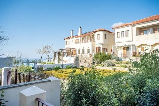 Tek Büyük veya İki Ayrı Yataklı Oda, Kısmi Deniz Manzaralı