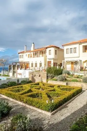 Tek Büyük veya İki Ayrı Yataklı Oda, Kısmi Deniz Manzaralı