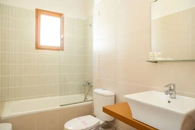 Tek Büyük veya İki Ayrı Yataklı Oda, Kısmi Deniz Manzaralı