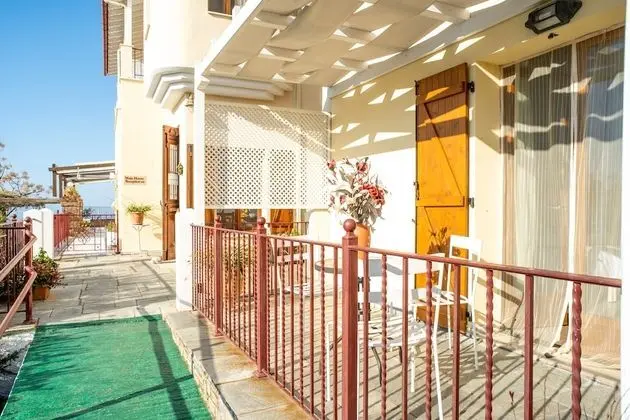 Üç Kişilik Oda, Kısmi Deniz Manzaralı