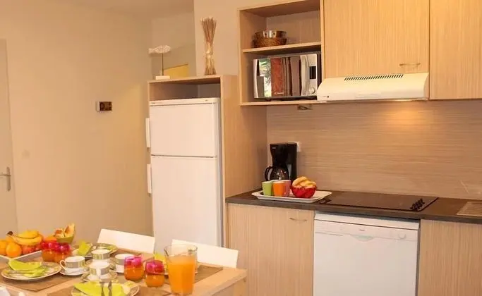 Büyük Yataklı Tek Kişilik Oda