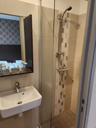 Basic Tek Büyük veya İki Ayrı Yataklı Oda