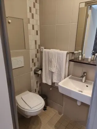 Basic Tek Büyük veya İki Ayrı Yataklı Oda