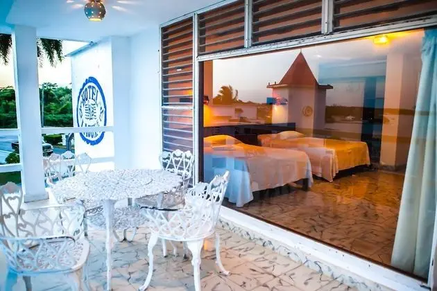 Tek Büyük Yataklı Oda, Lagün Manzaralı (with Air Conditioning)