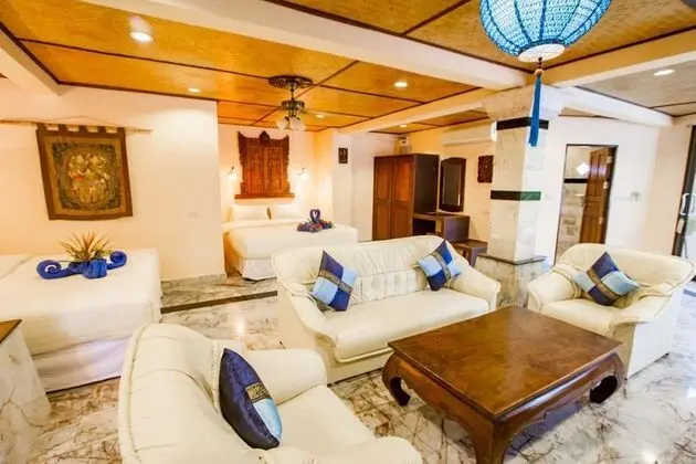 Family Pool Suite