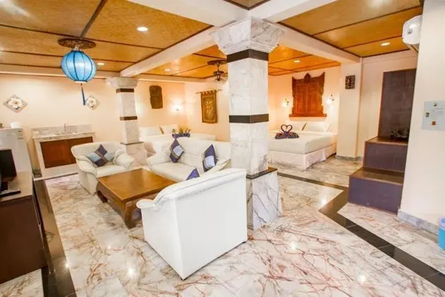 Family Pool Suite
