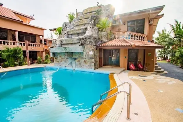 Family Pool Suite