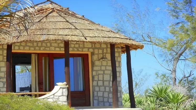 Superior Bungalov, Denize Bakan