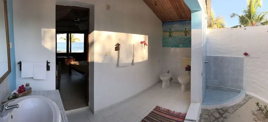 Superior Bungalov, Denize Bakan