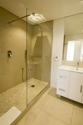 Self Catering Apartment - Middle Fl