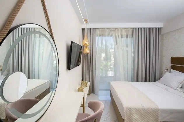 Junior Süit, Kısmi Deniz Manzaralı (2 Adults+2 children)
