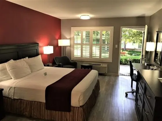 Deluxe Single Room, 2 Queen Beds, Non Smoking, Garden View
