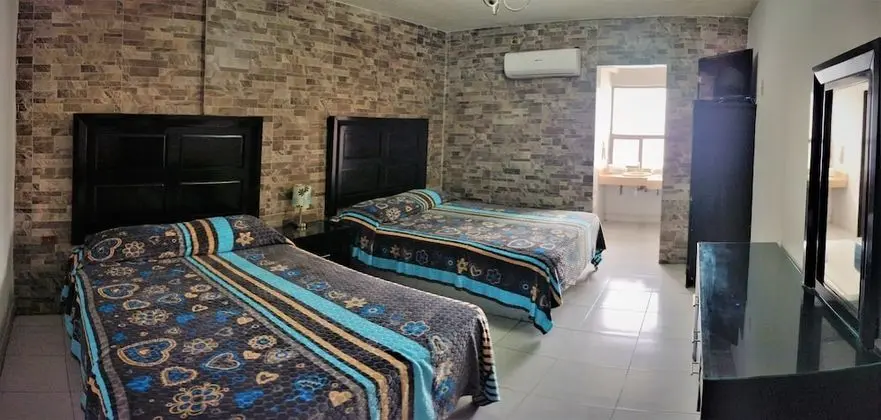 Tek Büyük Yataklı Oda, 2 Çift Kişilik Yatak