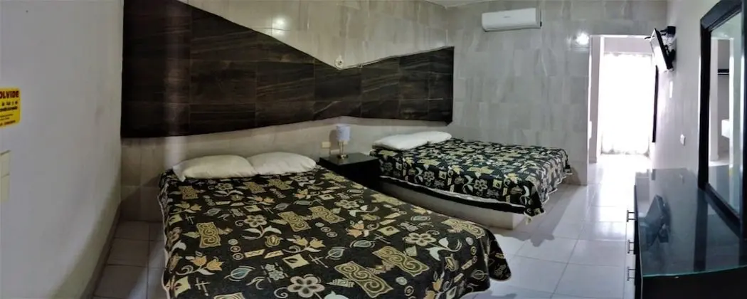 Tek Büyük Yataklı Oda, 2 Çift Kişilik Yatak