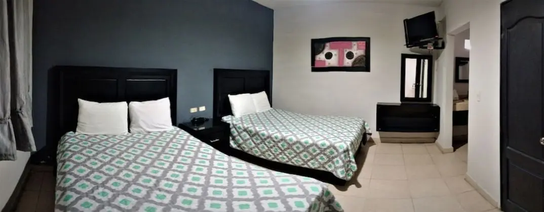 Tek Büyük Yataklı Oda, 2 Çift Kişilik Yatak