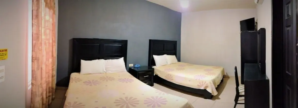 Tek Büyük Yataklı Oda, 2 Çift Kişilik Yatak