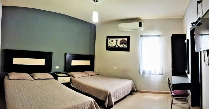 Tek Büyük Yataklı Oda, 2 Çift Kişilik Yatak