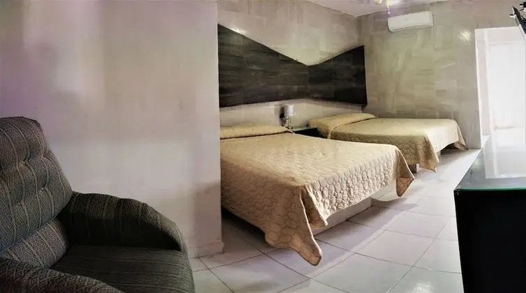 Tek Büyük Yataklı Oda, 2 Çift Kişilik Yatak