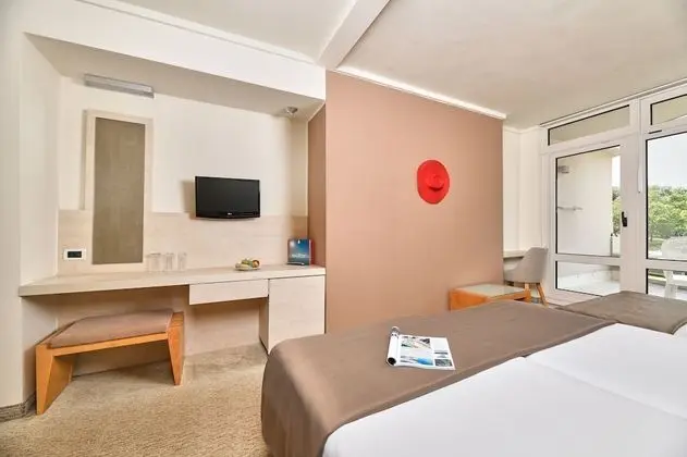 Classic Room with Balcony, Park side (extra bed)