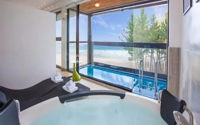 Poolvilla 201 (Cold - KRW 30,000 Warm - KRW 50,000)