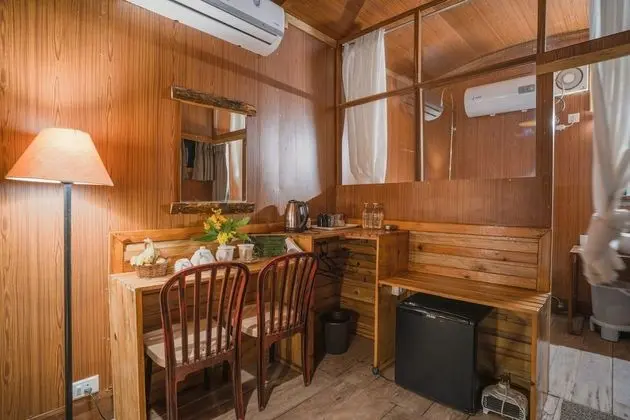 Shepherd Huts (Honeymoon Suite)