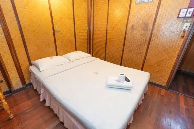 Room with Shared bathroom